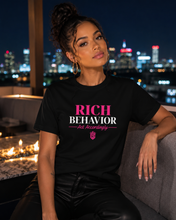 RICH BEHAVIOR TEE