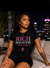 RICH BEHAVIOR TEE